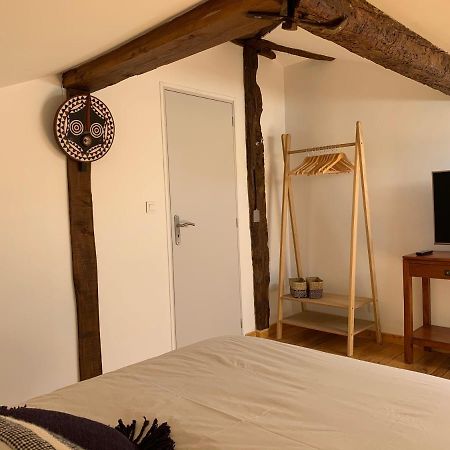 La Vue Sur Le Clocher Auriac-sur-Vendinelle Eksteriør billede